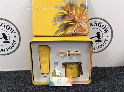 Lot 103 - Tropic facial set new