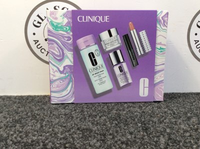 Lot 67 - Clinique gift set-new