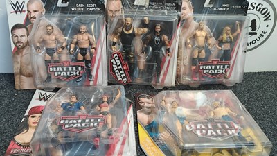 Lot 199 - 5 Wrestling figures in display packaging