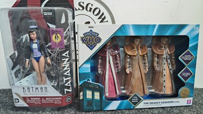 Lot 203 - Dr who and batman figurines in display boxes