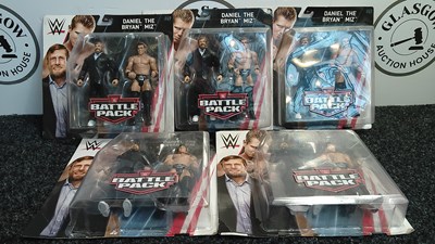 Lot 207 - 5 Wrestling figures in display box