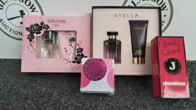 Lot 100 - Bundle of 4 cosmetic gift sets