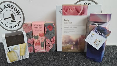 Lot 101 - Bundle of 4 fragrance/cosmetics gift sets