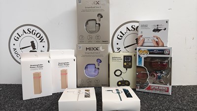 Lot 252 - Bundle of tech and toys ideal as gifts