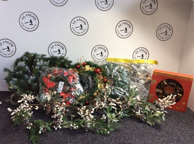 Lot 330 - Box Containing Approx 7 Wreaths & 2 Garlands - New