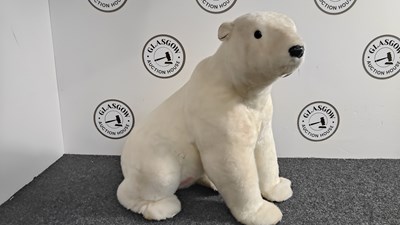 Lot 190 - Small Sitting Polar Bear - Used