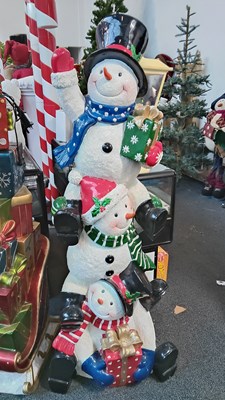 Lot 247 - Large Three Snowmen On Shoulders Christmas Decoration 5FT - Used