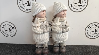 Lot 11 - 2 Children With Stars - Used