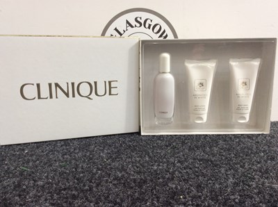 Lot 75 - Clinique gift set-new