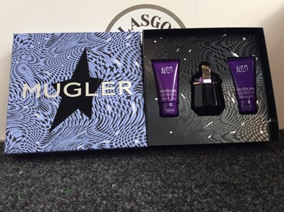 Lot 68 - Mugler alien gift set-new