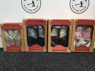 Lot 199 - 4 boxed new pairs of natural handcrafted moccasins