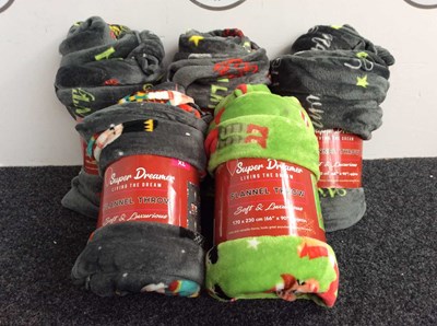 Lot 31 - 5 Super Dreamer Flannel Throw, Christmas Themed Soft & Luxurious 170 x 230 cm - New