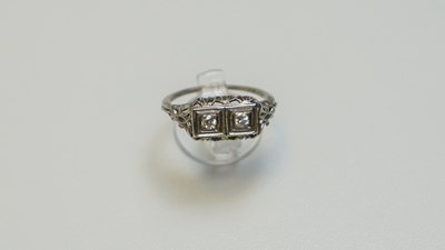 Lot 7 - 18ct White gold & Diamond ring, size L
