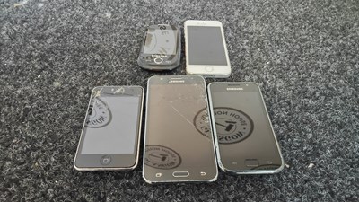 Lot 151 - Bundle of phones and 1 I pod-Untested