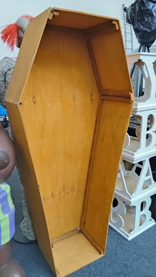 Lot 140 - Decorative coffin approx 5ft with no lid