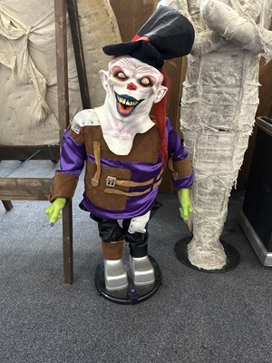 Lot 134 - Scary Halloween clown decoration