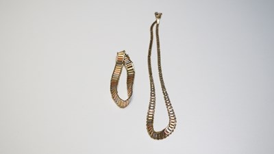 Lot 18 - 9ct Gold,Tri Colour necklace and bracelet, 34.60 gram