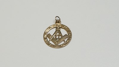 Lot 31 - 9ct gold masonic pendant 2.81 gram