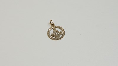 Lot 36 - 9ct gold masonic pendant 1.57 gram