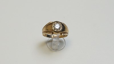 Lot 34 - 9ct gold ring with cz, 3.90 gram, size T