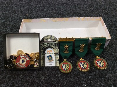 Lot 135 - Selection of Masonic medels and badges....