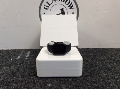 Lot 109 - Apple Series 5 Watch 40mm Face With Case & Charger - Used