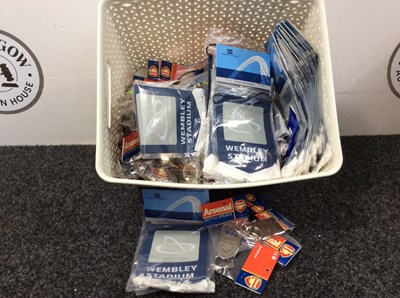 Lot 35 - Bundle of football bottle openers and badgies