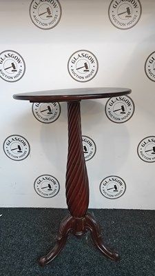 Lot 114 - Twisted stem vintage table with damaged foot