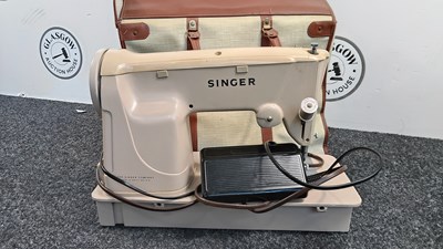 Lot 37 - Singer sewing machine in carry bag