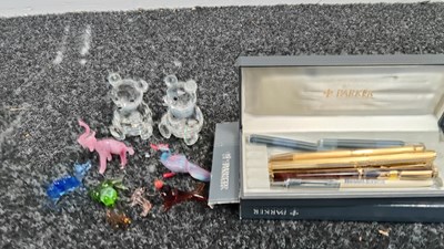 Lot 77 - Collection of pens and crystal figures