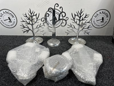 Lot 80 - 5 Metal Table Decorations - New