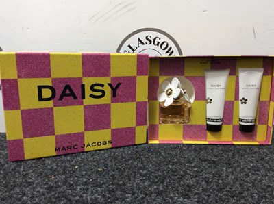 Lot 203 - Marc Jacobs daisy giftset-new