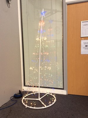 Lot 120 - 1.2m Light Up Smart Pop Up Christmas Tree - Used