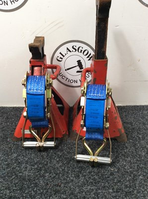 Lot 247 - 2 blue ratchet straps and 2 axle stands
