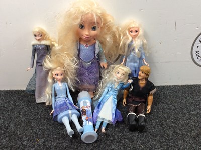 Lot 238 - Bundle of frozen dolls and figures