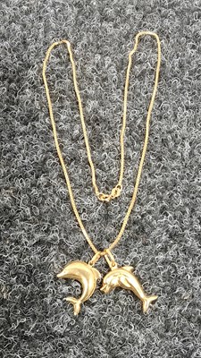 Lot 138 - 18ct Gold stamped necklace featuring 2 dolphin pendants 10.93g