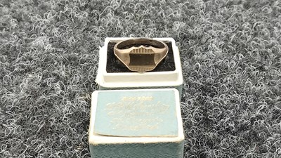 Lot 141 - Vintage Signet ring stamped Gold on Silver