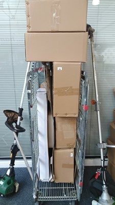 Lot 195 - Cage of new sinks and new taps asstd