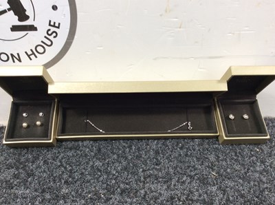 Lot 137 - Jewellery Set in Warren James Boxes - Used