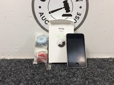 Lot 136 - 4 Apple Airtags with Clip on Case - New