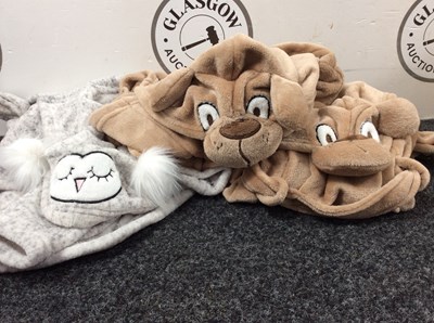 Lot 186 - 3 Kids Dressing Gowns Size 3-5 - New