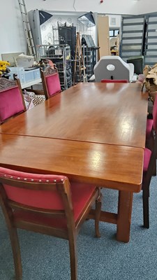 Lot 125 - Extendable dining table with 6 chairs in 2 styles