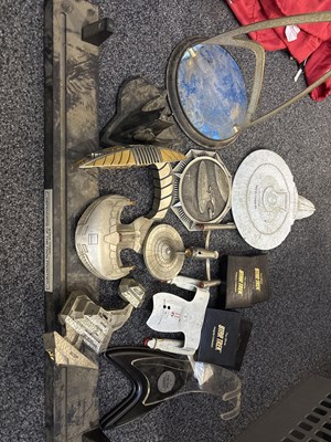 Lot 119 - Qty of Star Trek collectable items