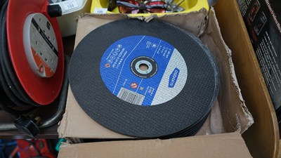 Lot 187 - Large Qyt of 300mm Grinding Discs