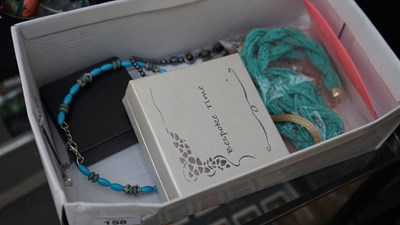 Lot 158 - Costume & Vinatge Jewelry