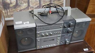Lot 293 - Vintage radio