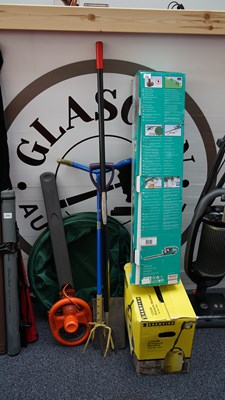 Lot 134 - Garden tools