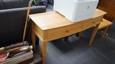 Lot 283 - Oak console table