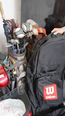 Lot 235 - Golf club bundle