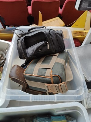 Lot 286 - Qty of cameras in cases